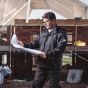 Scruffs Pro Jacket - werkman die het jack draagt | Boudo, veilig & comfortabel werken